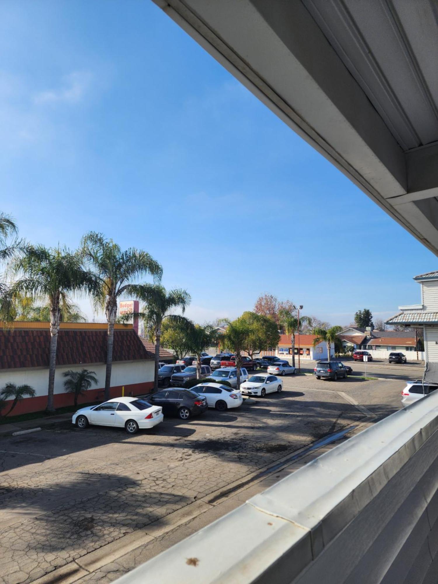 Budget Inn Corcoran Bagian luar foto