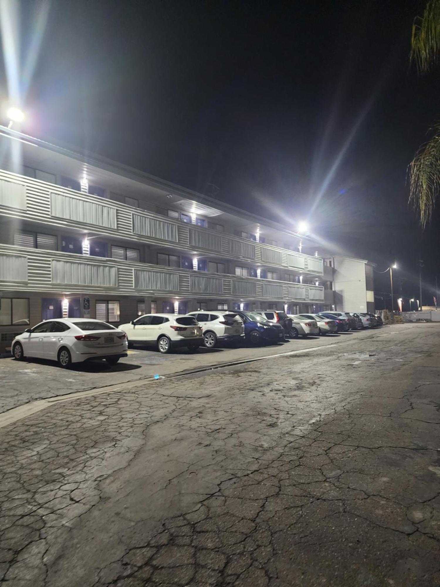 Budget Inn Corcoran Bagian luar foto
