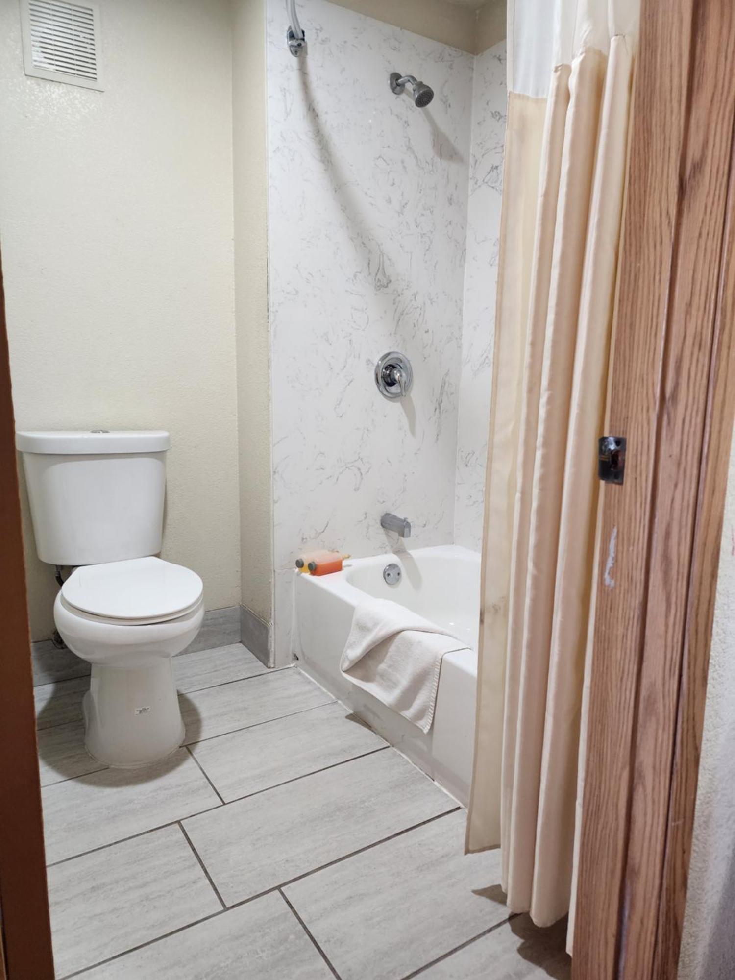 Budget Inn Corcoran Bagian luar foto