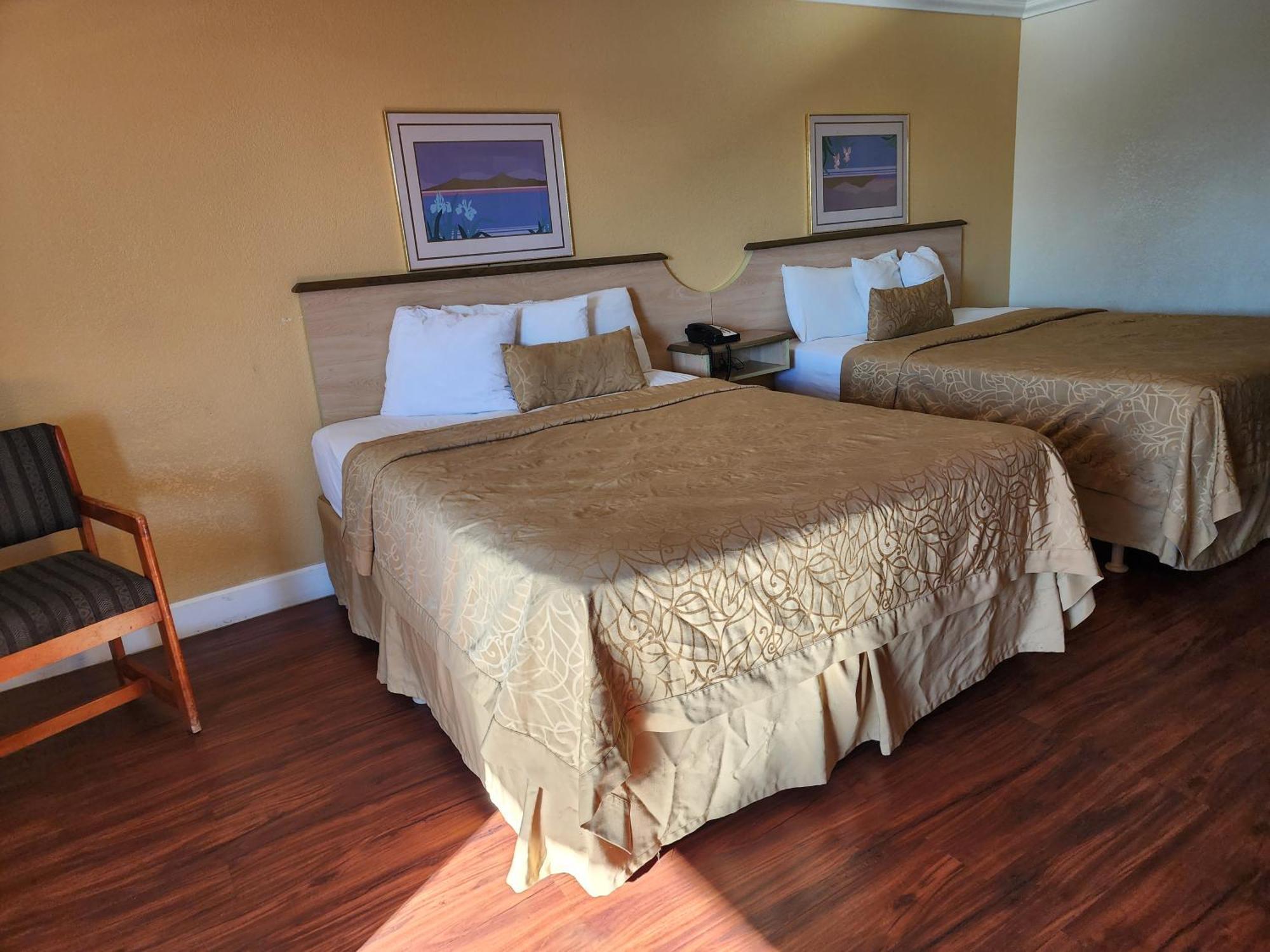 Budget Inn Corcoran Bagian luar foto