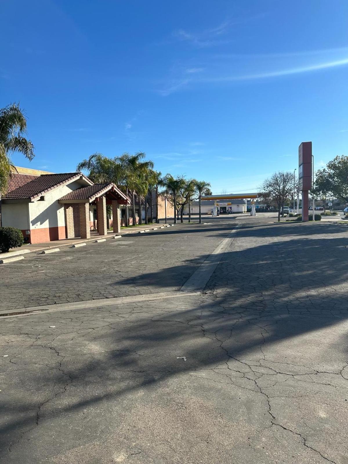 Budget Inn Corcoran Bagian luar foto