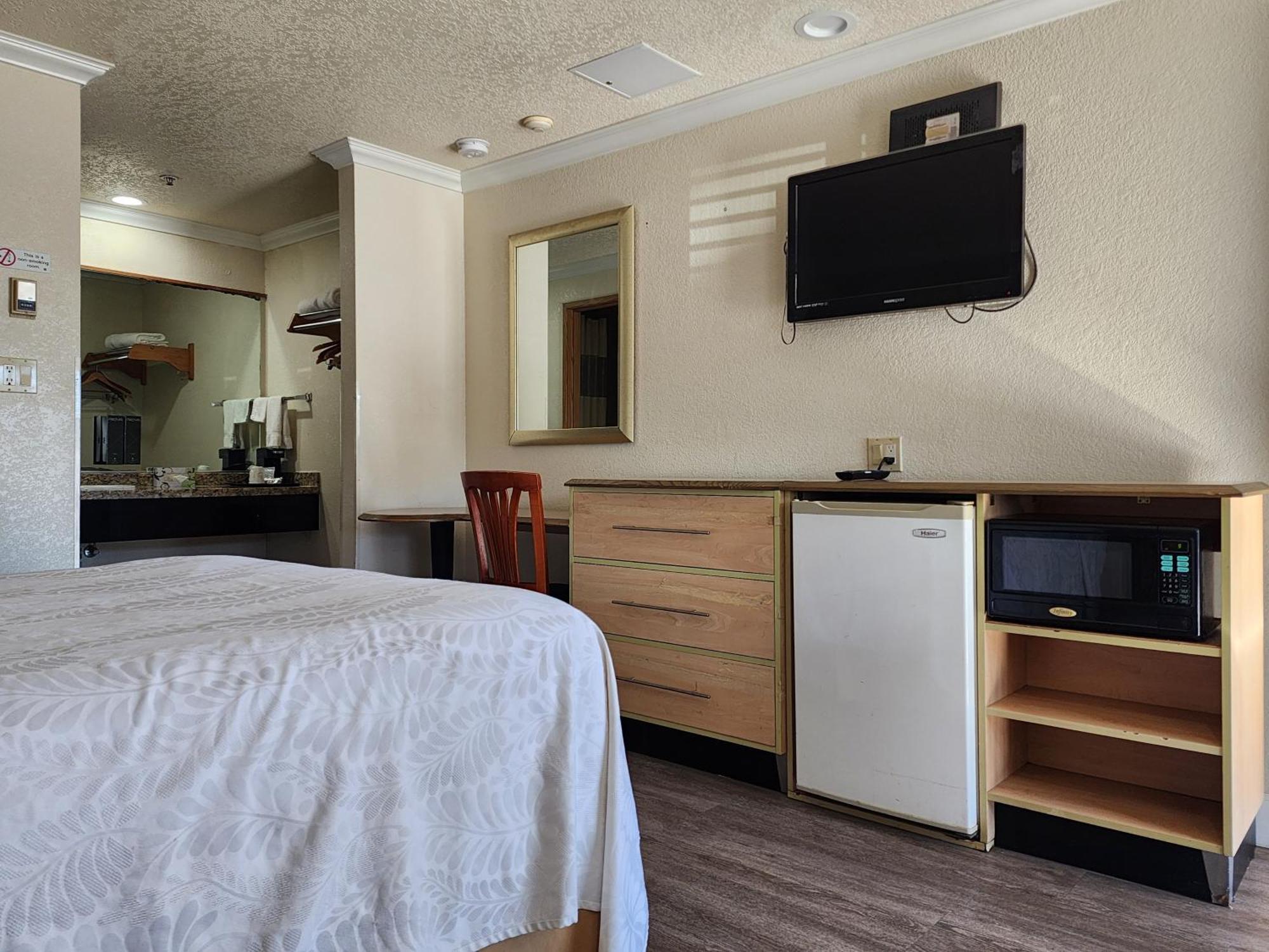 Budget Inn Corcoran Bagian luar foto