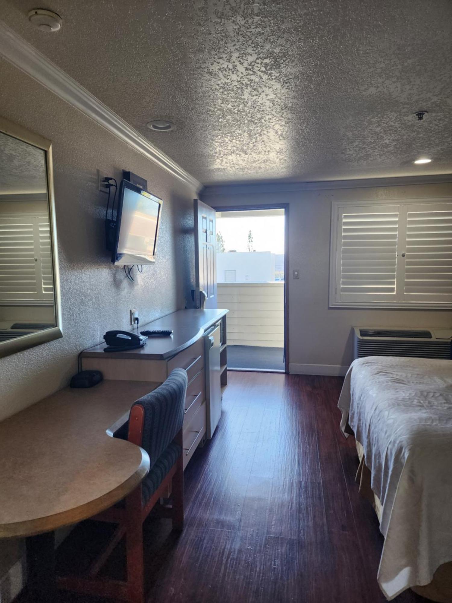 Budget Inn Corcoran Bagian luar foto