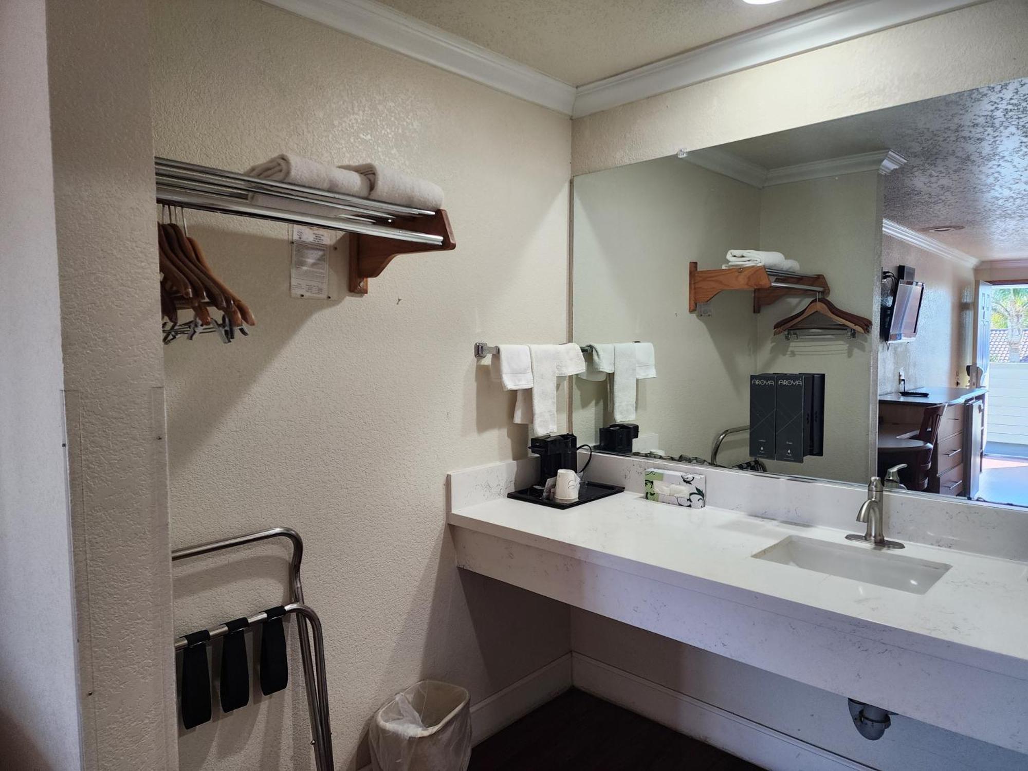 Budget Inn Corcoran Bagian luar foto