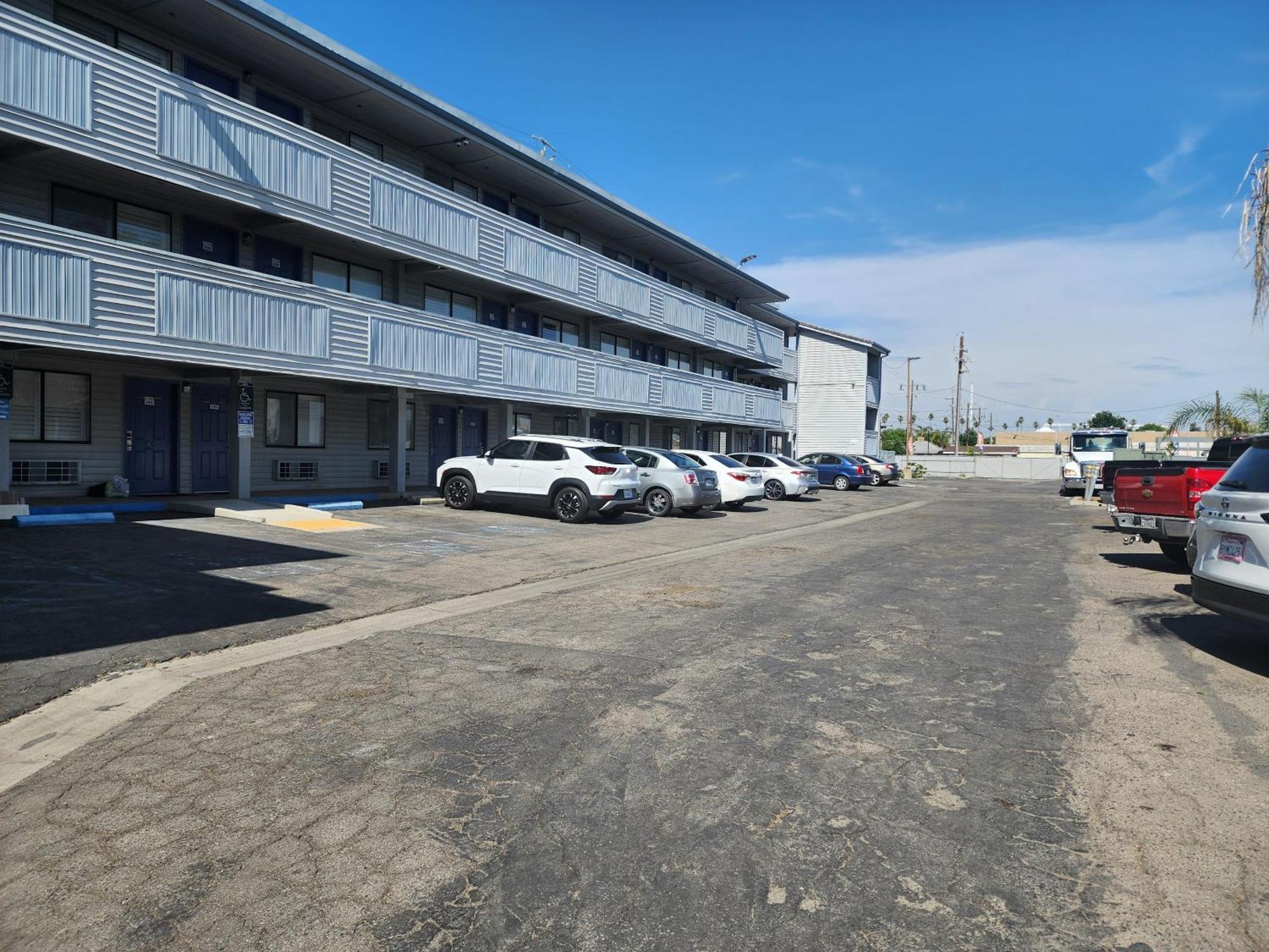 Budget Inn Corcoran Bagian luar foto