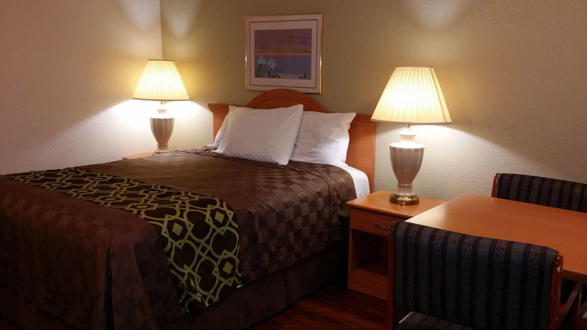 Budget Inn Corcoran Bagian luar foto