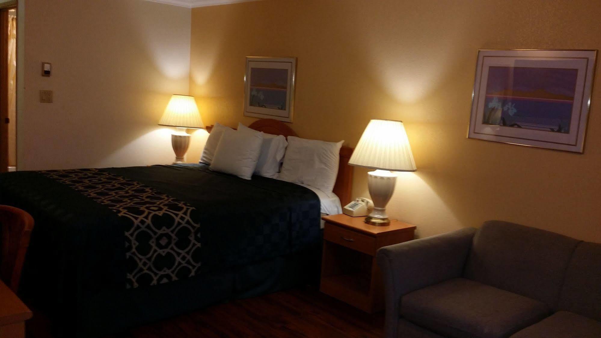 Budget Inn Corcoran Bagian luar foto