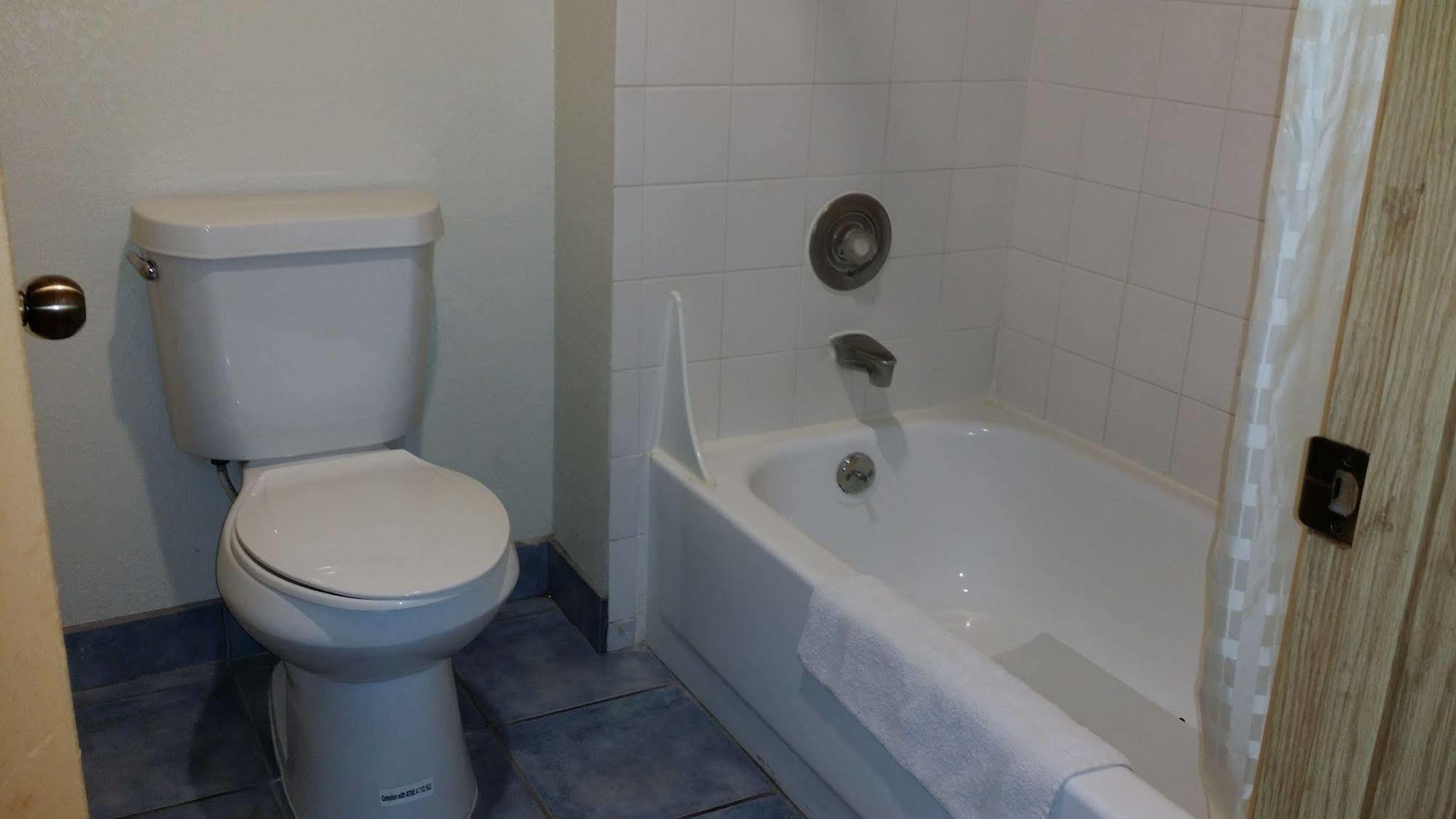 Budget Inn Corcoran Bagian luar foto