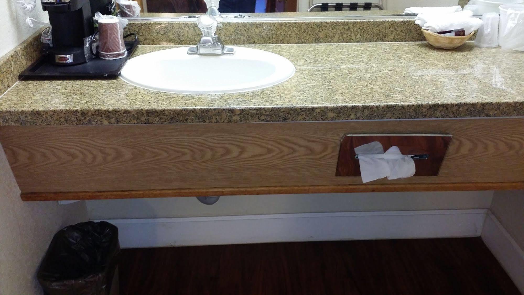 Budget Inn Corcoran Bagian luar foto