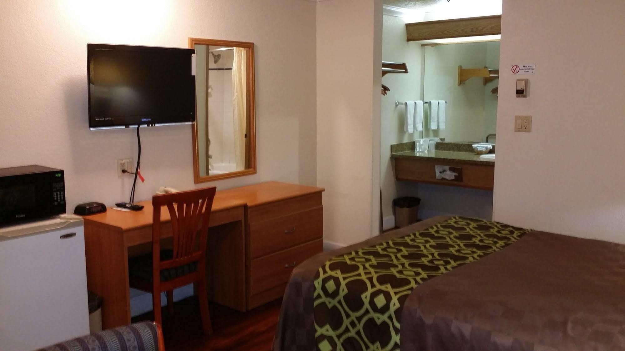 Budget Inn Corcoran Bagian luar foto