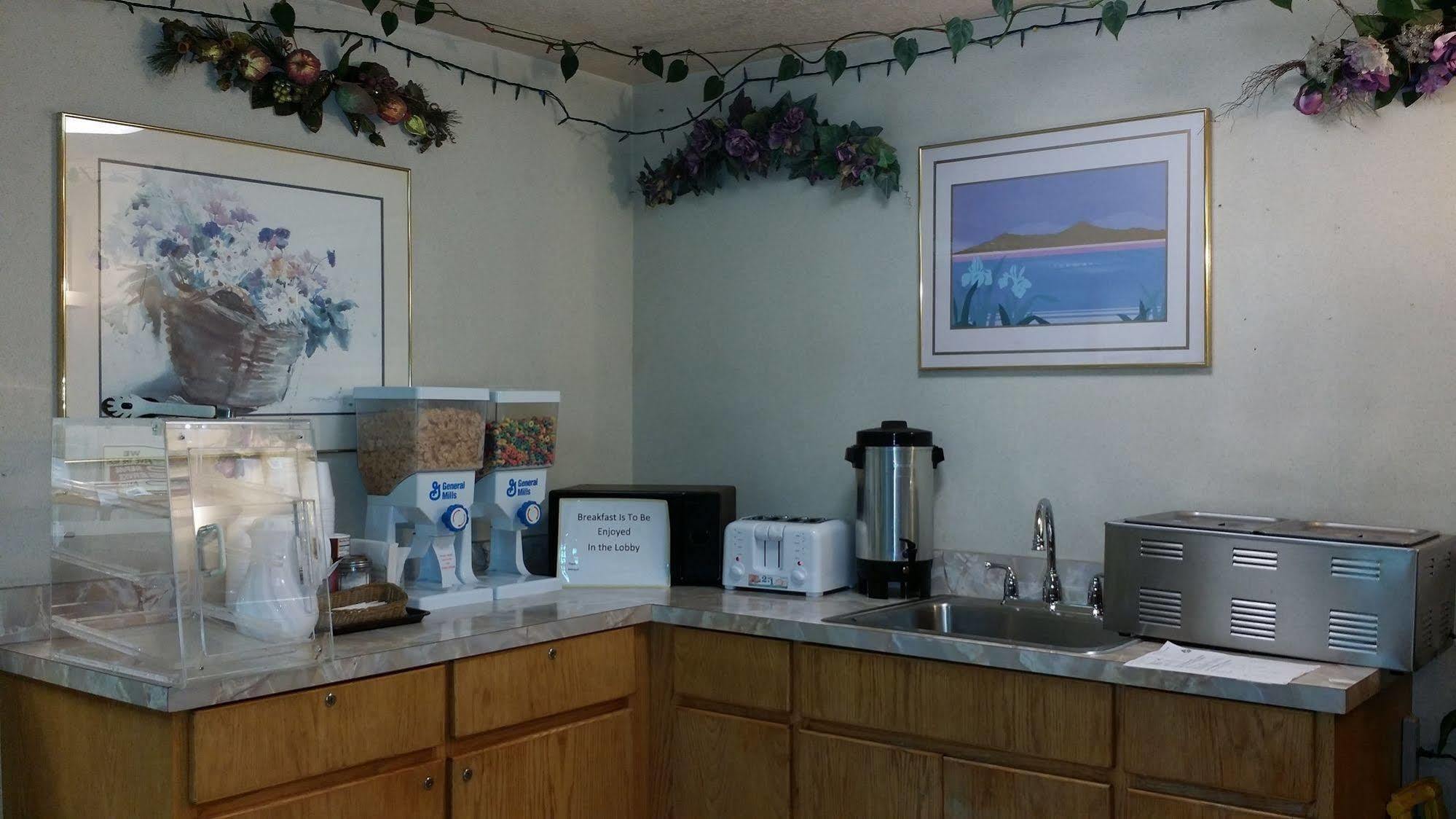 Budget Inn Corcoran Bagian luar foto